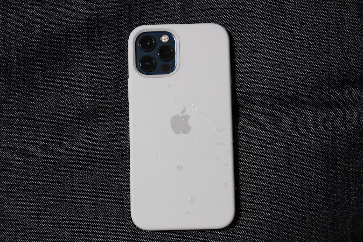 Apple純正iphoneケースはシリコンとレザーどっちが良い 両方買って比較してみた Imagination